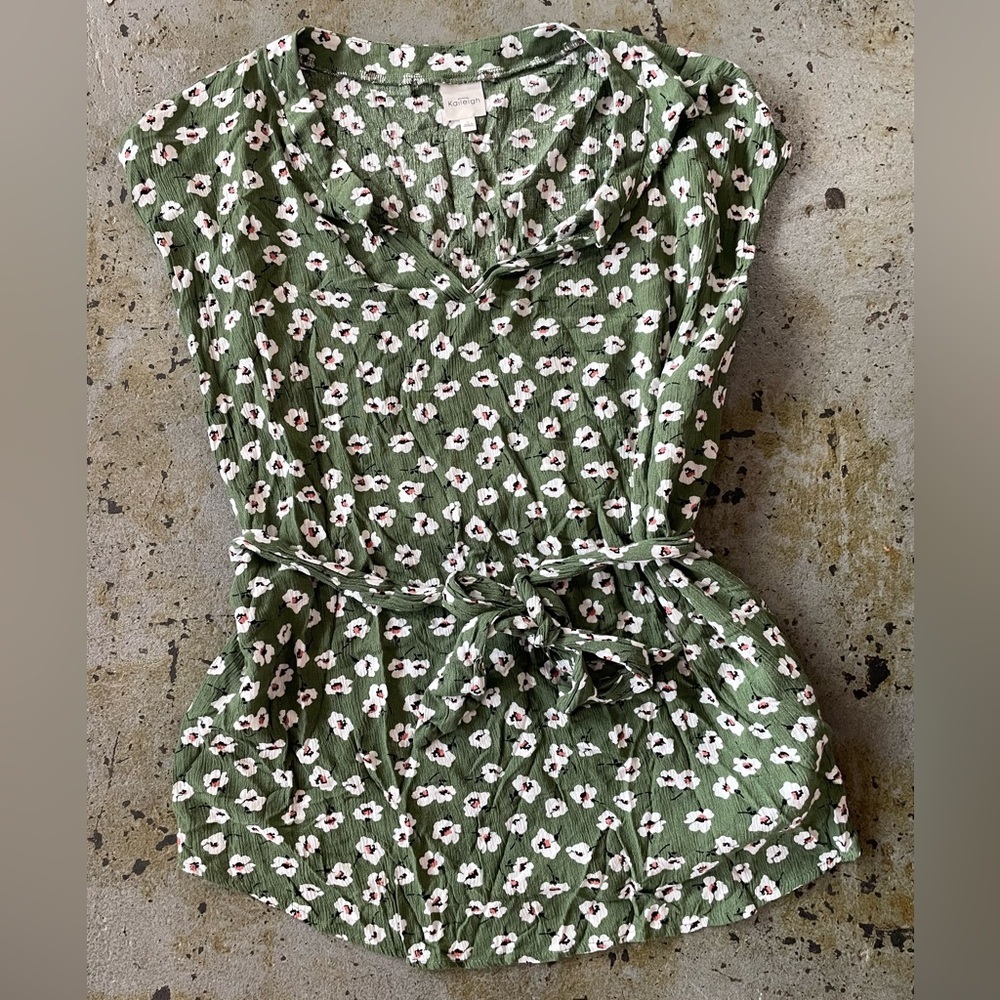 Kaileigh Green Sleeveless Tunic with Boho Floral Pattern and Tie Waist Sz Large